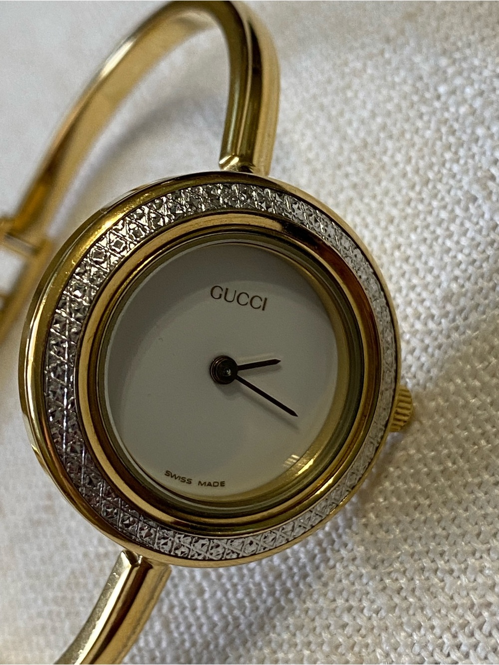 Vintage Gucci Women's Bracelet Bangle Watch Diamond Cut Bezel Gold Tone 11/12